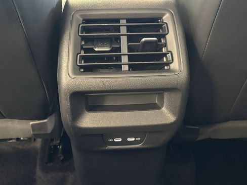Used 2026 Volkswagen Tiguan SE FWD image 25