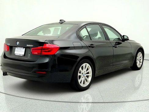 Used 2018 BMW 320i xDrive Sedan w/ Convenience Package AWD/4WD image 5