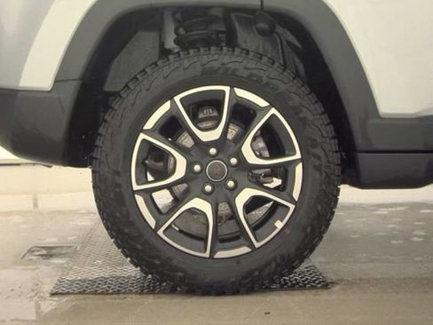 Used 2025 Jeep Compass Trailhawk image 22