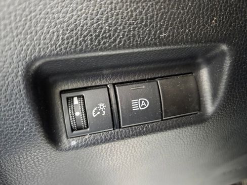 Used 2021 Toyota RAV4 LE AWD/4WD image 16