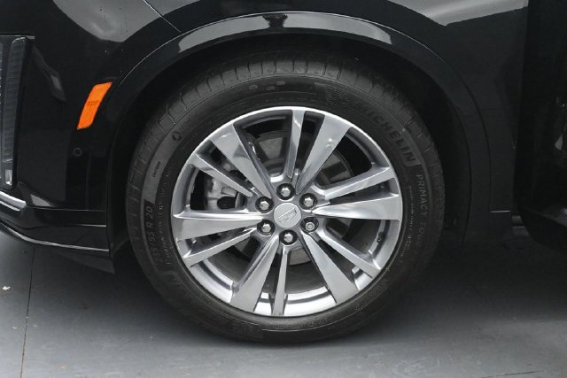 Used 2025 Cadillac XT6 Premium Luxury w/ Technology Package AWD/4WD image 36