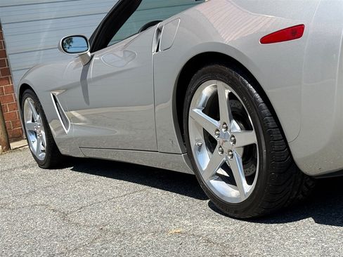 Used 2005 Chevrolet Corvette Convertible w/ Preferred Equipment Group RWD image 25