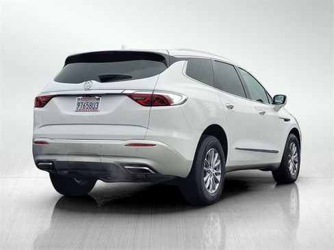 Used 2023 Buick Enclave Essence image 5