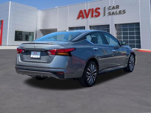Used 2025 Nissan Altima 2.5 SV FWD image 6