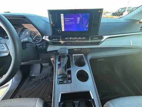 Used 2025 Toyota Sienna LE image 25
