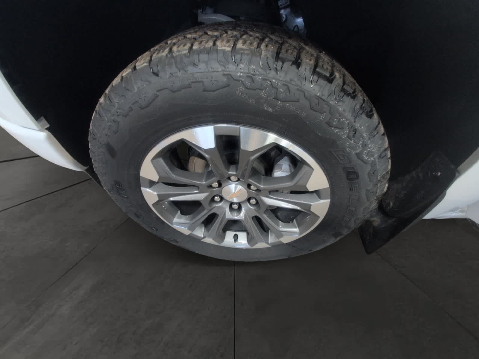 Used 2025 Chevrolet Silverado 1500 High Country w/ Technology Package AWD/4WD image 14