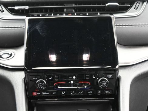 Used 2025 Jeep Grand Cherokee L Limited image 28