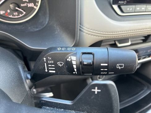 Used 2023 Nissan Rogue SV AWD/4WD image 18