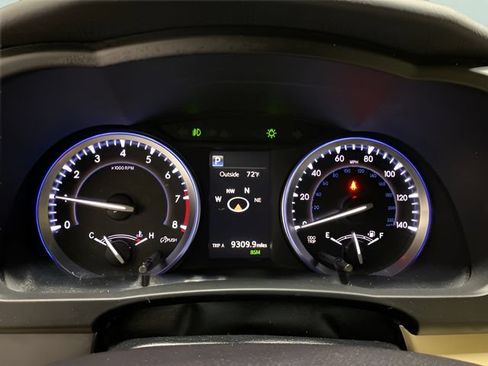 Used 2018 Toyota Highlander XLE AWD/4WD image 16