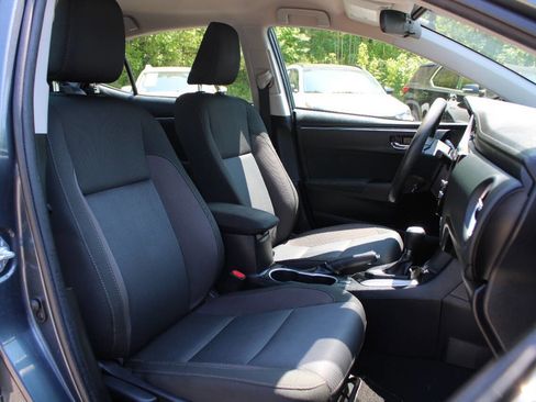 Used 2017 Toyota Corolla LE w/ Carpet Mat Package (TMS) FWD image 29