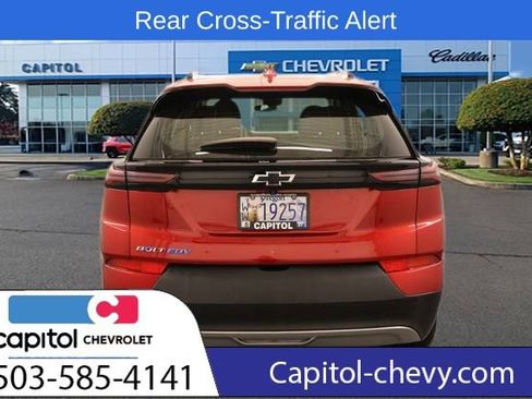 Used 2023 Chevrolet Bolt EUV LT w/ Driver Confidence Package image 4