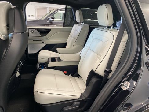 New 2026 Lincoln Aviator Black Label w/ Jet Appearance Package AWD/4WD image 16