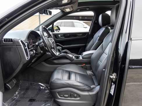 Certified 2022 Porsche Cayenne S AWD/4WD image 30