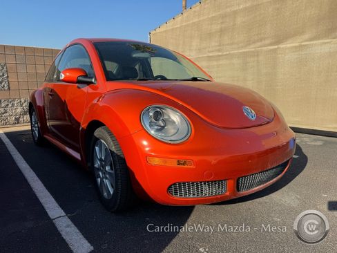 Used 2009 Volkswagen Beetle Coupe FWD image 2