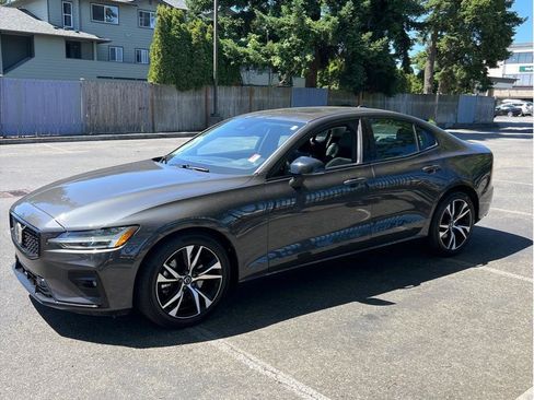 Used 2024 Volvo S60 B5 Core image 4