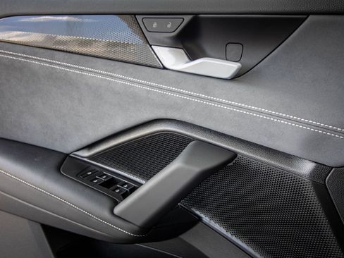 New 2026 Volkswagen Tiguan SE FWD image 21