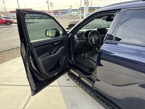 Used 2023 Toyota Highlander XSE image 10