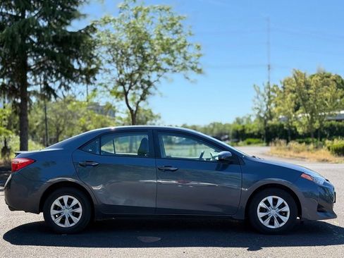 Used 2017 Toyota Corolla LE FWD image 6
