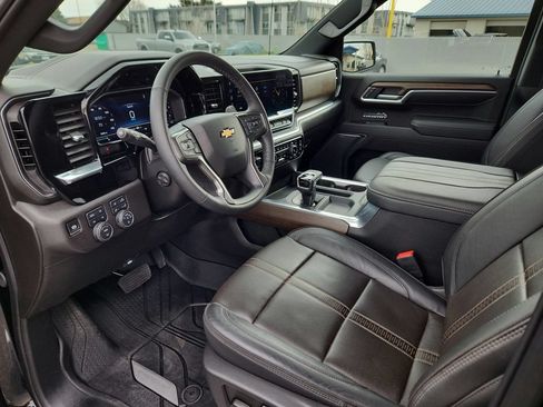Used 2025 Chevrolet Silverado 1500 High Country AWD/4WD image 19
