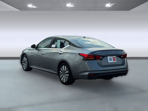 Used 2025 Nissan Altima 2.5 SV FWD image 5