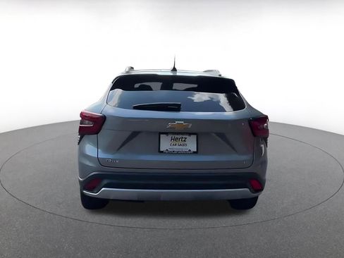 Used 2025 Chevrolet Trax LT image 12