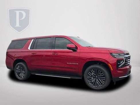New 2026 Chevrolet Suburban LT w/ Comfort Package AWD/4WD image 2