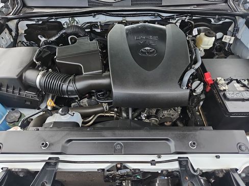 Used 2022 Toyota Tacoma SR5 RWD image 22
