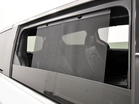 Used 2025 Chrysler Pacifica Select FWD image 13