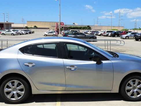 Used 2015 MAZDA MAZDA3 i SV FWD image 7