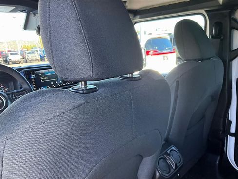 Used 2024 Jeep Wrangler Unlimited Sport AWD/4WD image 12