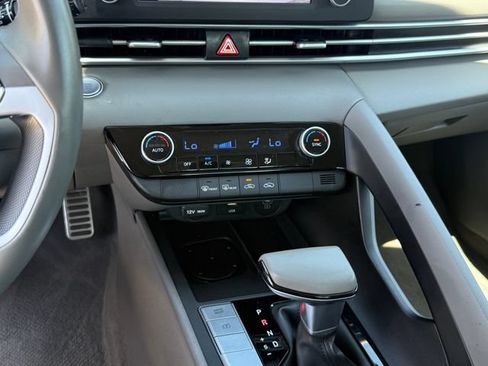 Used 2025 Hyundai Elantra Sport FWD image 18