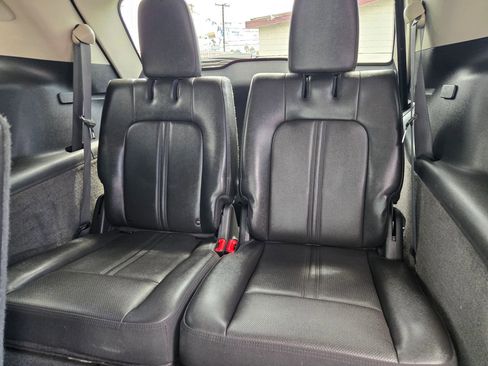 Used 2010 Lincoln MKT AWD image 14