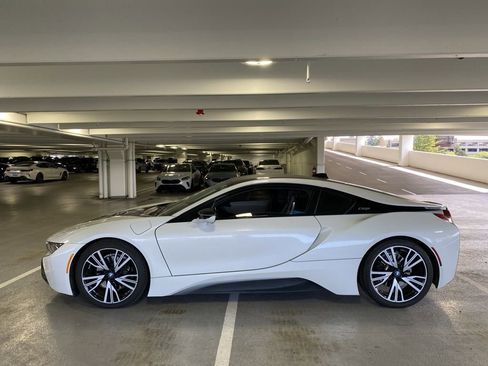 Used 2019 BMW i8 Coupe image 2