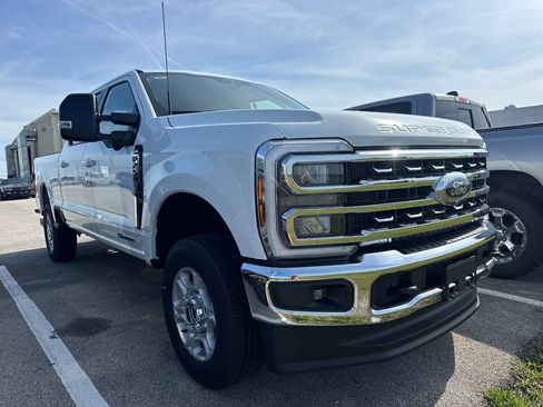New 2026 Ford F250 XLT w/ XLT Premium Package AWD/4WD image 3
