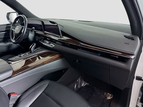 Used 2022 Cadillac Escalade Luxury AWD/4WD image 31
