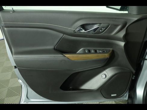 Used 2023 GMC Acadia SLE w/ Driver Convenience Package image 20