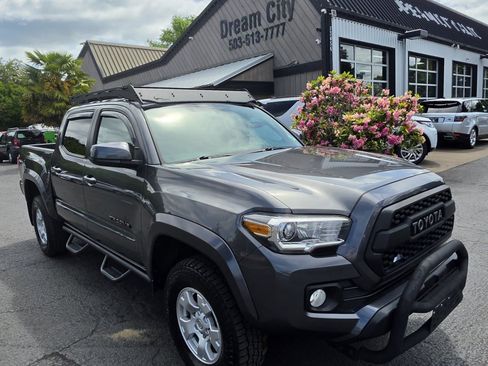 Used 2017 Toyota Tacoma SR5 w/ Tow Package AWD/4WD image 2