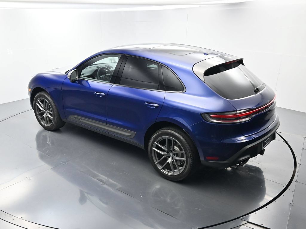 Certified 2025 Porsche Macan AWD/4WD image 35