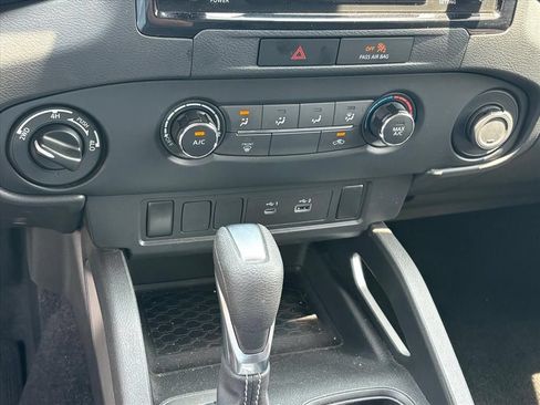 Used 2022 Nissan Frontier SV AWD/4WD image 18