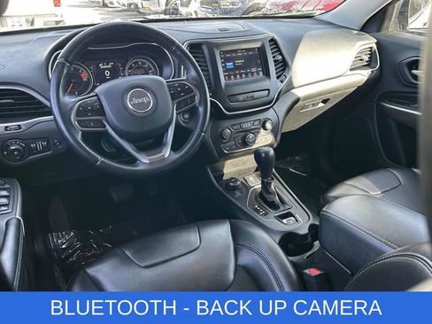 Used 2019 Jeep Cherokee Latitude Plus w/ Comfort/Convenience Group image 2