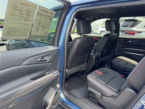Used 2025 Chevrolet Traverse RS AWD/4WD image 36
