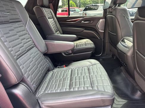 Used 2024 Cadillac Escalade Sport Platinum w/ LPO, ONYX Package AWD/4WD image 15
