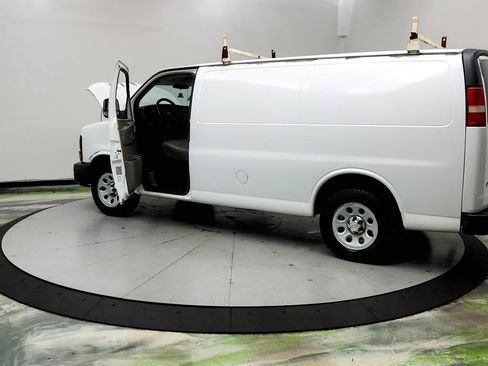 Used 2013 Chevrolet Express 1500 RWD image 11