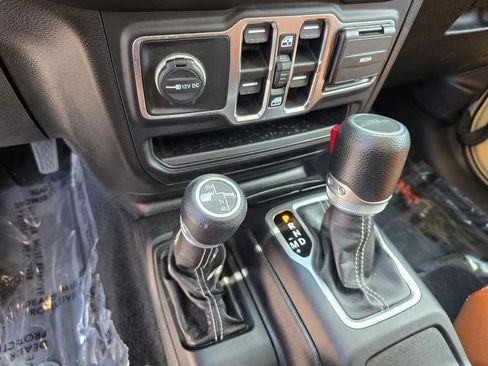 Used 2020 Jeep Gladiator Overland w/ Trailer Tow Package AWD/4WD image 35