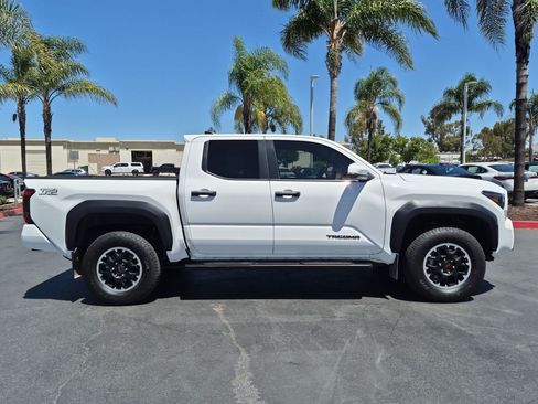 Used 2024 Toyota Tacoma TRD Off-Road w/ TRD Off Road Upgrade Package AWD/4WD image 11