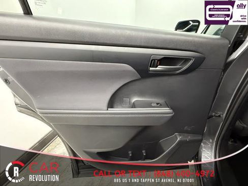 Used 2021 Toyota Highlander LE image 50