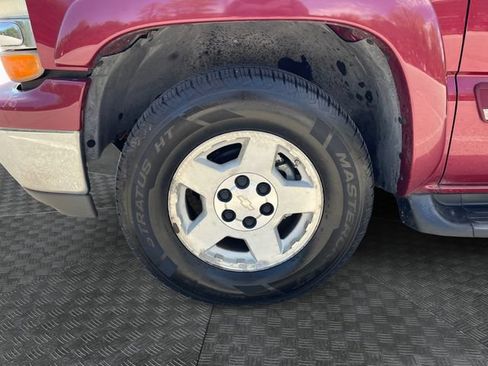 Used 2005 Chevrolet Suburban LT w/ Preferred Equipment Group AWD/4WD image 14
