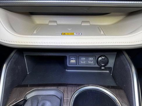 Certified 2024 Toyota Highlander Platinum AWD/4WD image 37