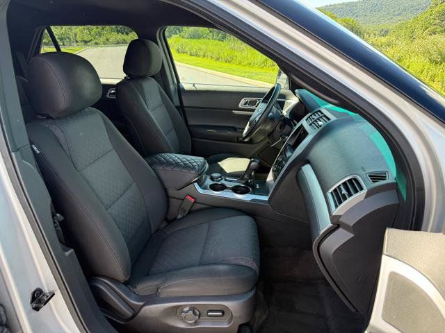 Used 2015 Ford Explorer XLT w/ Equipment Group 201A AWD/4WD image 17