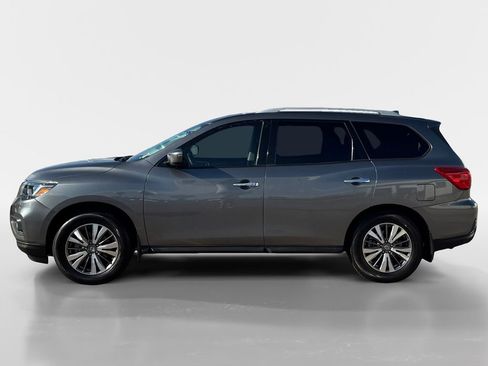Used 2020 Nissan Pathfinder SV image 2